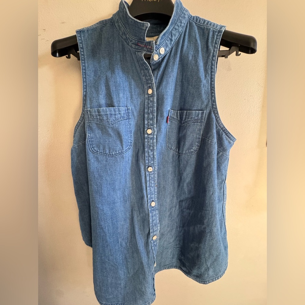 Levi’s sleeveless western button down size medium new with tag